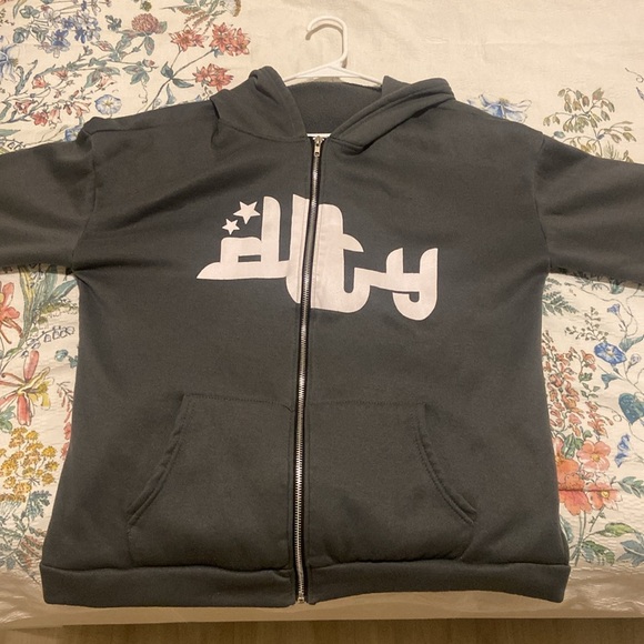 zip up grey jacket!! size large!! doesn’t name brand so sorry!! - Picture 4 of 4